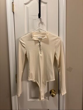 Noisy May Cream Ribbed Zip-Up Bodysuit size small